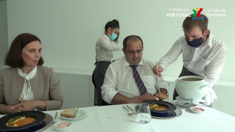 Farm&aacute;cias de Servi&ccedil;o em Portalegre: Guia Pr&aacute;tico